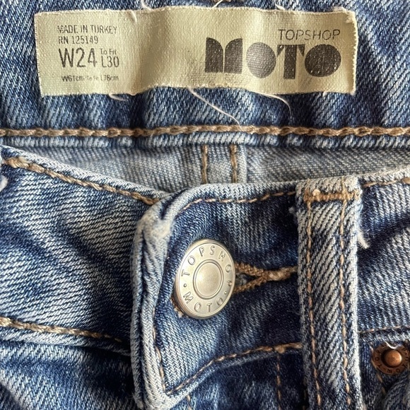 Topshop Moto distressed frayed hem button fly jeans. Size 24. - Picture 3 of 11